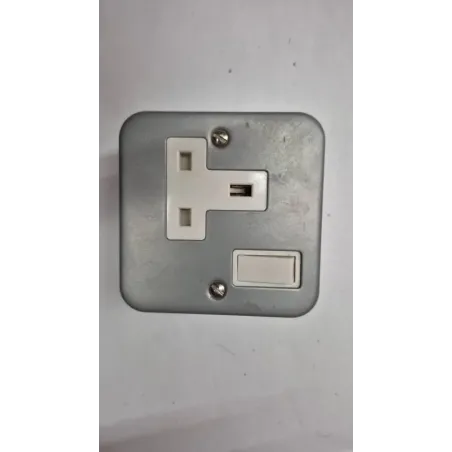 Industrial Switch Plug 3X3 13A Sq, Watford - Cashbuild